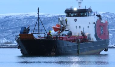 (+) Rundt 16.000 liter diesel har lekket ut i havet - ht.no