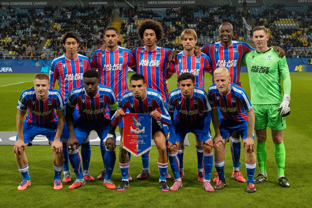 Palace etterforskes etter pistolbanner