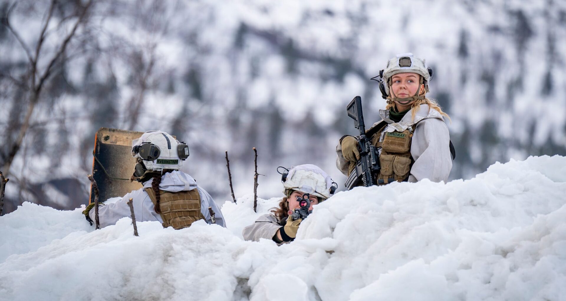 Ullundertøy fra Bergen skal varme norske soldater i årene framover. Janusfabrikken har inngått en milliardavtale med Forsvaret. Bildet viser norske soldater som deltar i militærøvelsen Nordic Response.