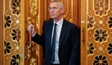 Stolten­berg blir kriti­sert for å avvise kommune­krise: – Toppen av arro­ganse - vikebladet.no