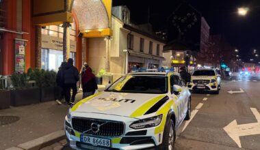 Politiet pågrep to personer etter at en person ble påført stikkskader i et slagsmål på Grønland i Oslo lørdag kveld.