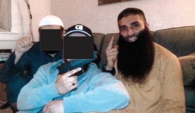 Her poserer Bhatti med kjent IS-kriger – NRK Norge – Oversikt over nyheter fra ulike deler av landet