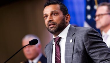 Trump vurderer å sparke FBI-sjefen