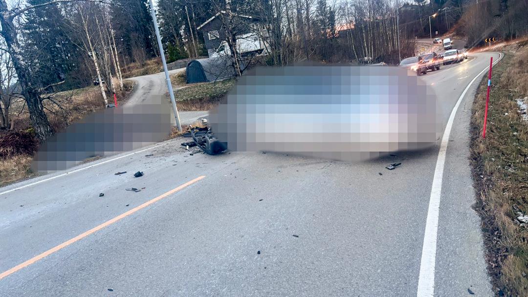 Front mot front-ulykke i Grenland – to personer alvorlig skadet