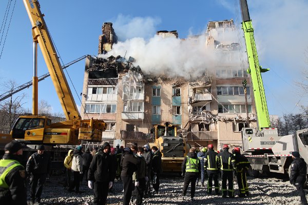 Rescue workers clear the rubble of a residential building which was heavily damaged by a Russian strike on Ternopil, Ukraine, on Wednesday, Nov. 19, 2025. (AP Photo/Vlad Kravchuk)