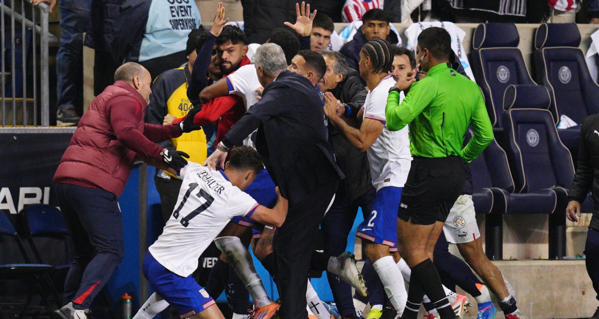 USA, Paraguay | Vilt masseslagsmål på tampen av landskamp