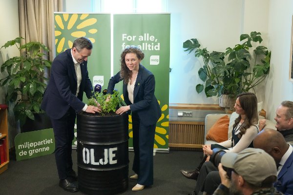 Oslo 20251114.
Partileder Arild Hermstad og nestleder Ingrid Liland legger frem MDGs alternative statsbudsjett.
Foto: Ole Berg-Rusten / NTB
