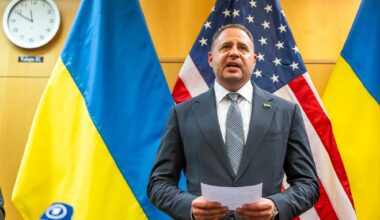 Nyhetsvarsel, Volodymyr Zelenskyj | Volodymyr Zelenskyj sier stabssjef Andrij Jermak trekker seg