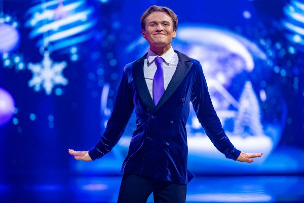 Trygve Bennetsen og Ida Amy Sund opptrer under program 9 av Skal vi danse 2025.
Foto: Jesper Malthus-Andersen / TV 2