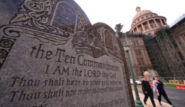 USA, Texas | Dommer ber skoler i Texas se bort fra påbud om de ti bud