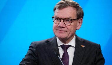 Tysklands utenriksminister Johann Wadephul er optimistisk etter helgens samtaler i Genève.
