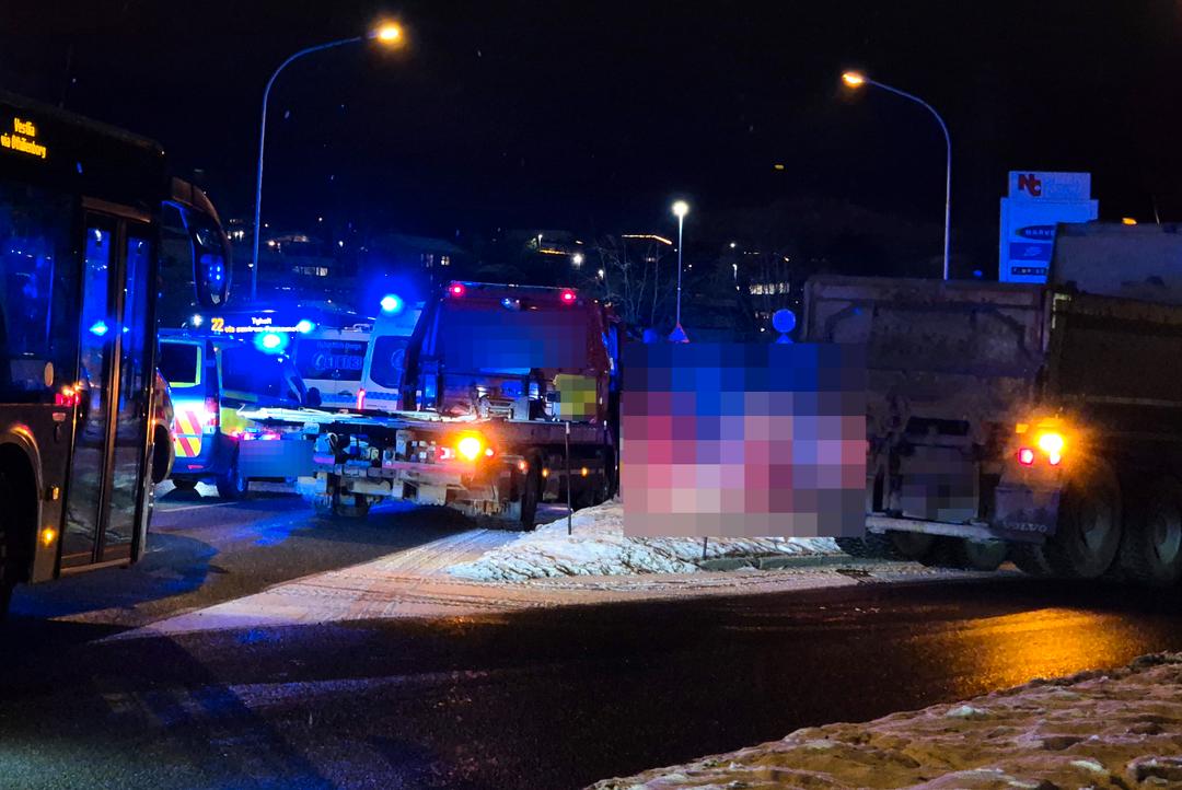 18-år gammel mann på elsykkel omkom i ulykke med lastebil i Trondheim