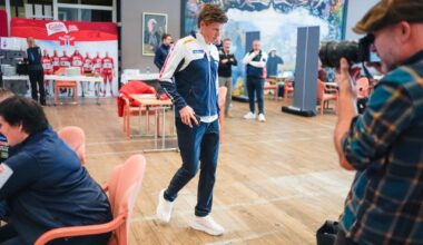 Johannes Høsflot Klæbo svarer på stempelet om at han er en «trist klovn» i filmen om seg selv