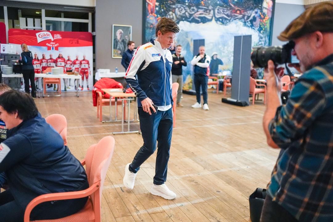 Johannes Høsflot Klæbo svarer på stempelet om at han er en «trist klovn» i filmen om seg selv