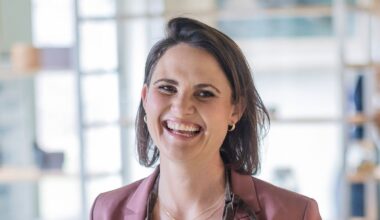 Kunnskaps­minis­teren har fått ja til hytte­bygging nær vannkanten