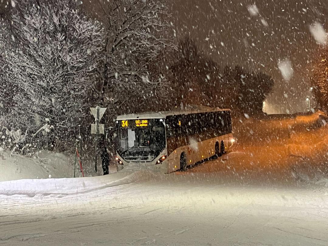 Snø og glatte veier: –⁠ Ta det med ro - VG