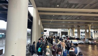 Togtrafikk stanset ved Kløfta stasjon