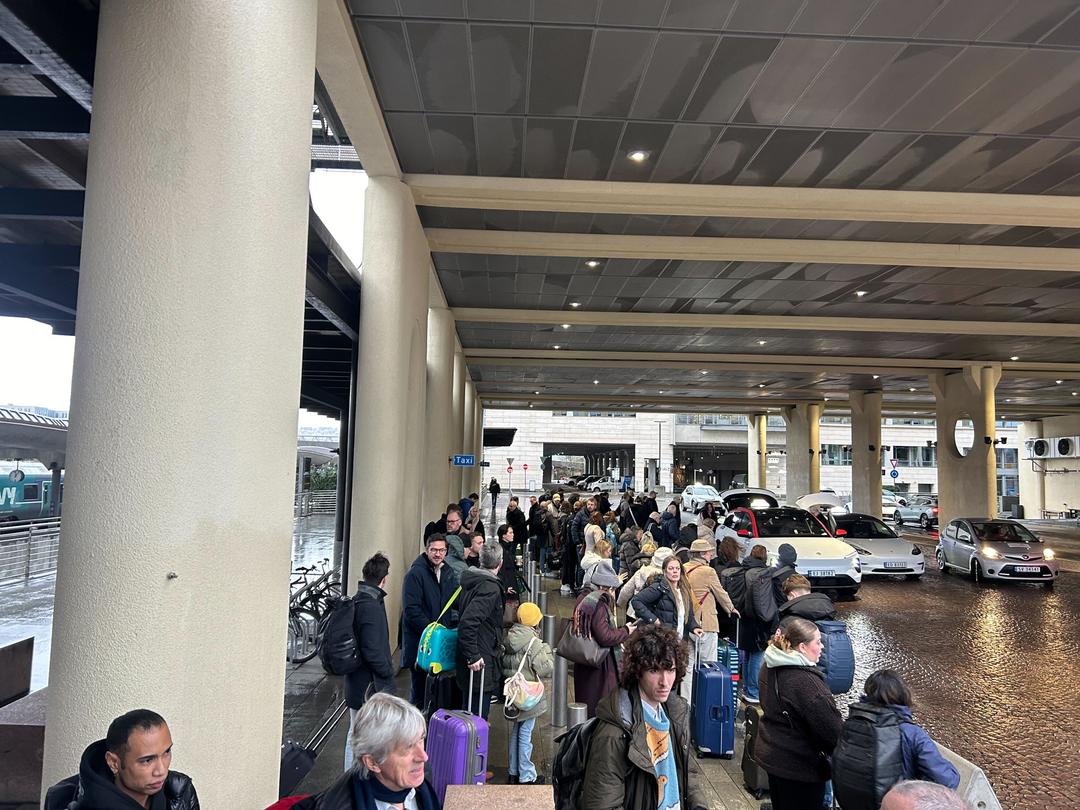 Togtrafikk stanset ved Kløfta stasjon