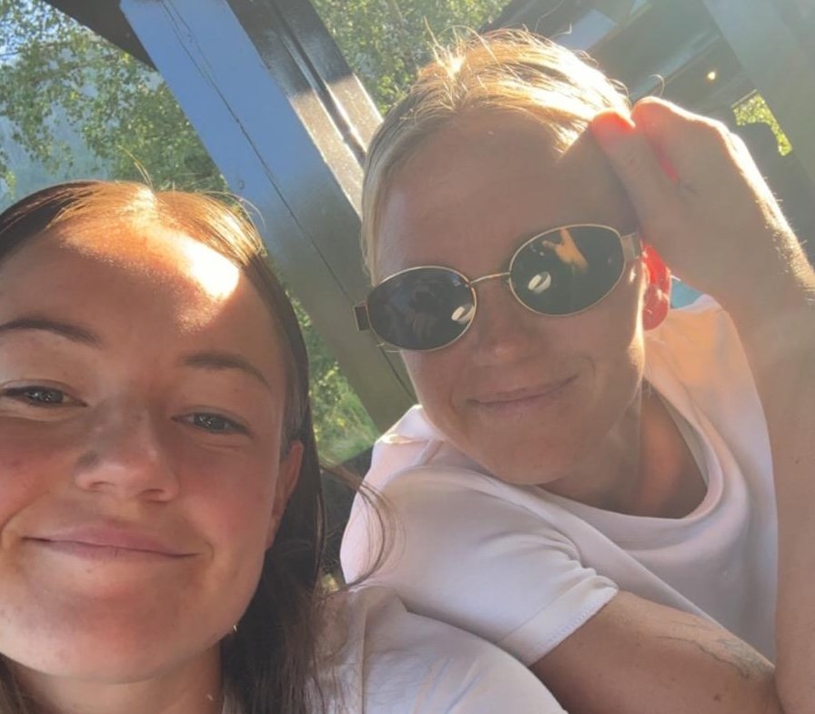 Elise og Janni var på kvart sitt kontinent og snakka saman via Facetime då dei fekk svaret dei håpa på - Sogn Avis