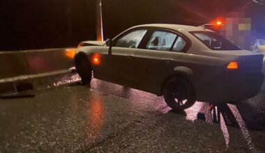 Trafikk, Trafikkulykke | Bil kjørte i autovernet på Fanafjellet