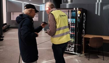 (+) Her er 20-årin­gen på stasjo­nen etter sjokk­beskje­den. Dette sier poli­tiet. - fvn.no