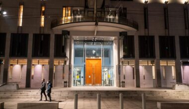 16-åring tiltalt for vold og drapstrusler mot jevnaldrende gutt og to lærere