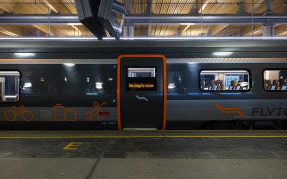 Flytoget, SOS Barnebyer | Kjørte helt tomt flytog til Gardermoen: – En trykket stemning hele veien