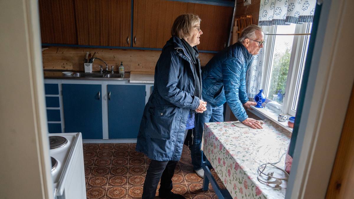 Wenche og Tor Inge Havrevoll står utenfor hjemmet sitt på Nesflaten i Suldal
