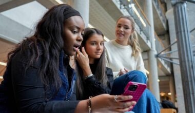 Reagerer på reklame i sosiale medium – sex- og valdsscener på TikTok og Snapchat – NRK Vestfold og Telemark – Lokale nyheter, TV og radio