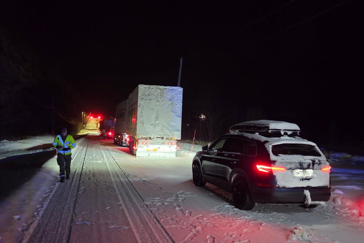 – Militærpolitiet dirigerer: Hvor er Vegvesenet?