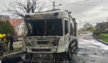 Karmøy, Brann | Søppelbil i full fyr på Vea: – Har vært en kraftig brann