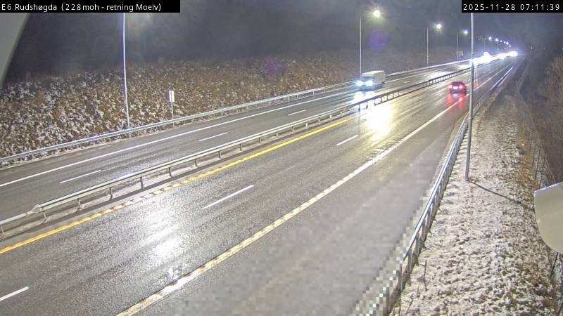 Ulykker og hendelser, Trafikk | Flere trafikkulykker: – Svært glatt - Ringsaker Blad