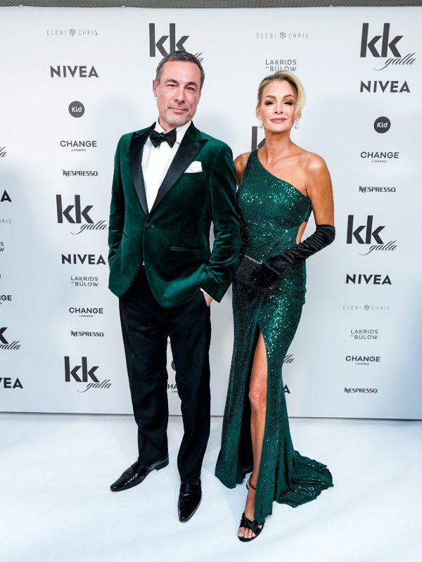 Oslo 20251125.
Andreas Holck og Kathrine Sørland ankommer KK-gallaen for «Årets kvinner 2025» på Grand Hotel i Oslo.
Foto: Thomas Fure / NTB