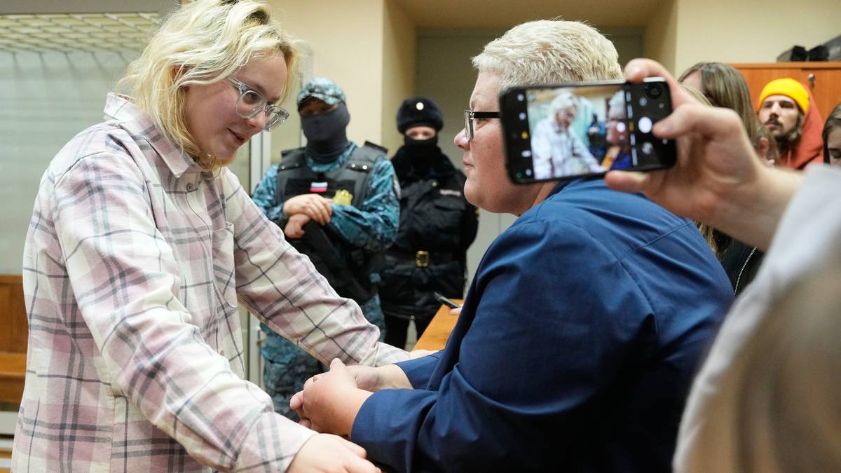 Musikkstudenten spilte «ulovlige» sanger på gata – nå er hun fengslet på ny – NRK Urix – Utenriksnyheter og -dokumentarer