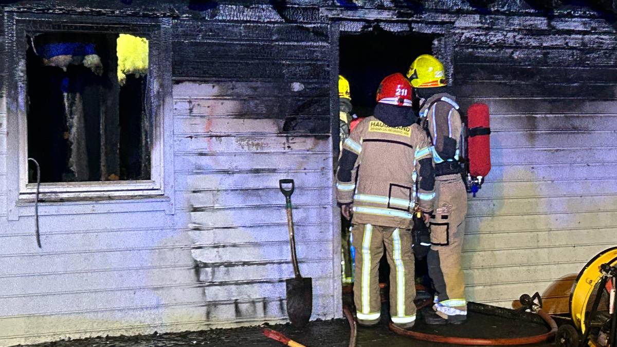 Brann i hus på Åkra.