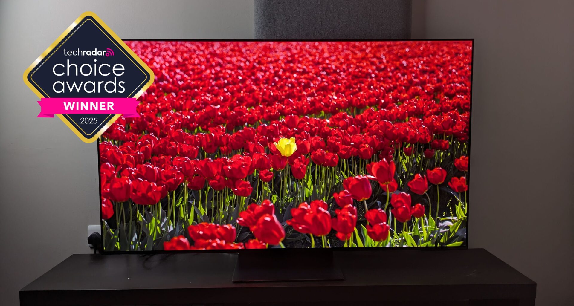Samsung S95F er årets TV – slik slo Samsung konkurrenter som LG og Sony på OLED- og mini-LED-fronten