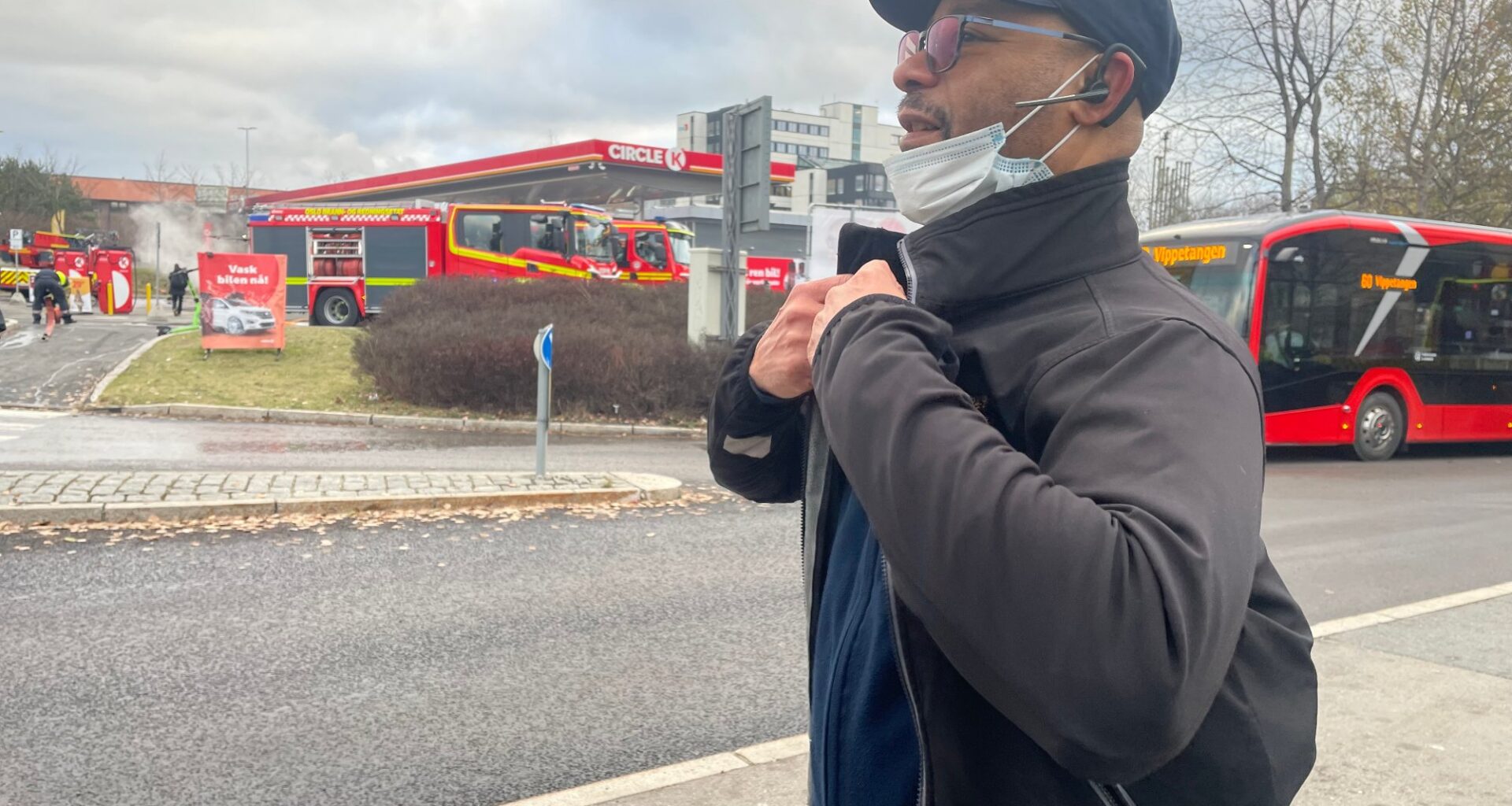 Helse, Bilbrann | Løp inn på bensinstasjonen og ropte at det brenner: – Plutselig hørte jeg smellet - Avisa Oslo