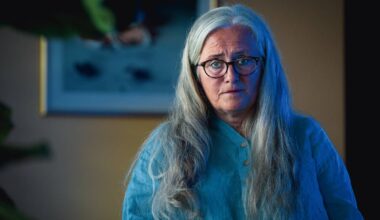 Portettbilde av Inger-Mari Eidsvik. Hun har på seg en blå bluse og briller.