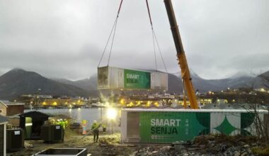 Batteriene på Senja skal løse flimmer- og spenningsproblemer inntil kraftlinja til Husøya blir oppgradert.