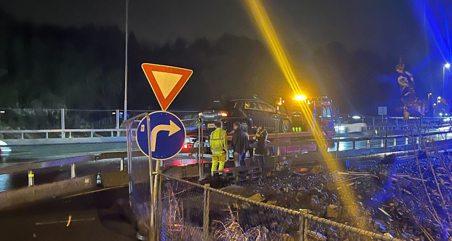 Trafikk, Trafikkuhell | Buss og bil kolliderte