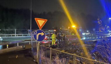 Trafikk, Trafikkuhell | Buss og bil kolliderte