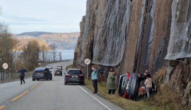 Farsund, Trafikkuhell | Kjørte utfor og havnet på siden