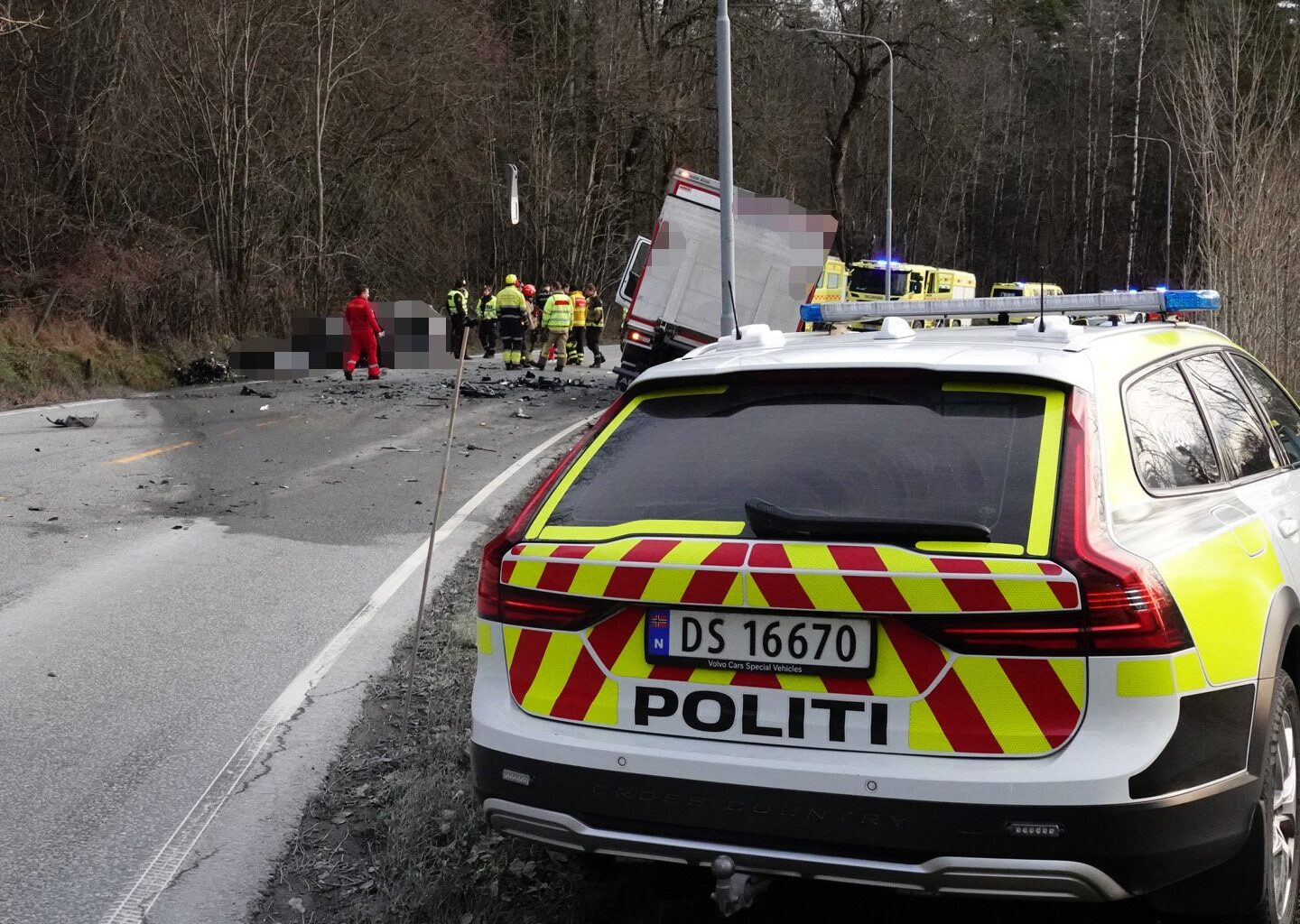 Ulykker og hendelser, Bærum | Front mot front-ulykke – vei helt sperret