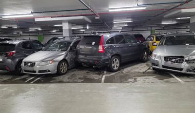 Skader på flere biler i parkeringshus i Trondheim sentrum