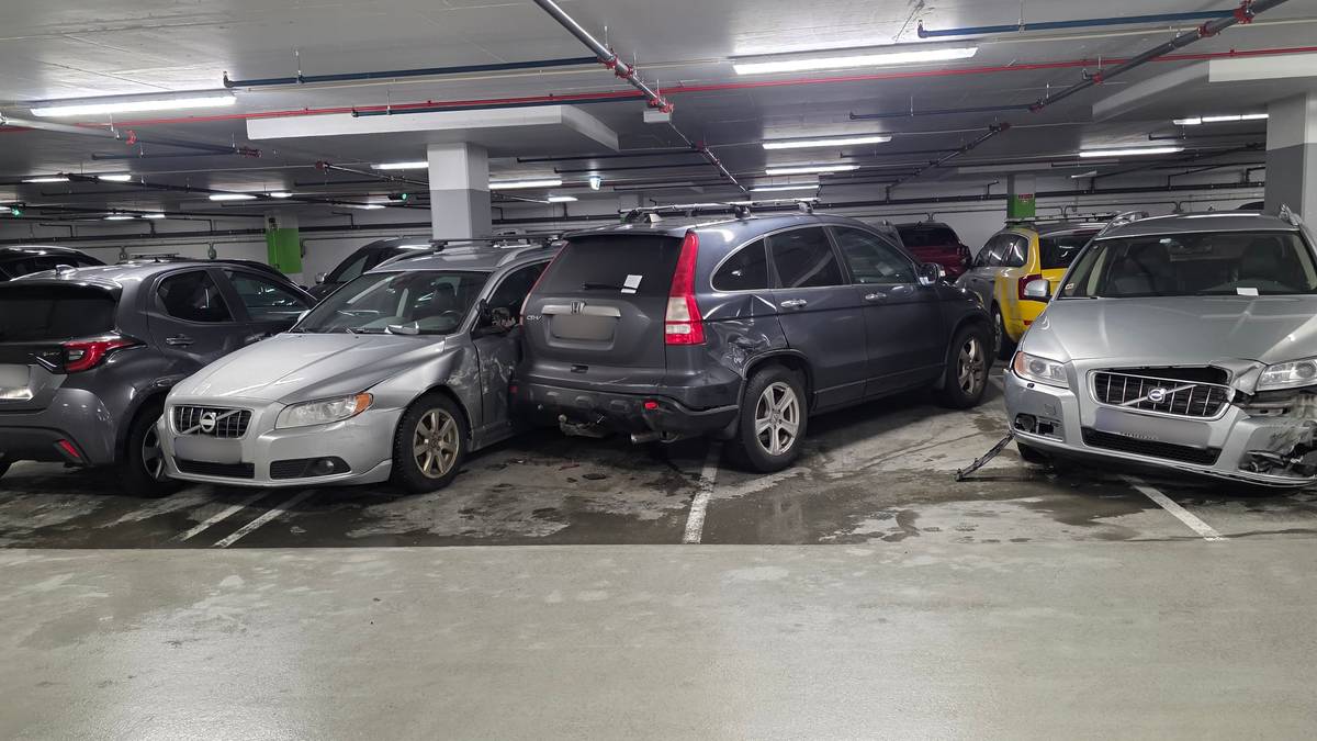 Skader på flere biler i parkeringshus i Trondheim sentrum