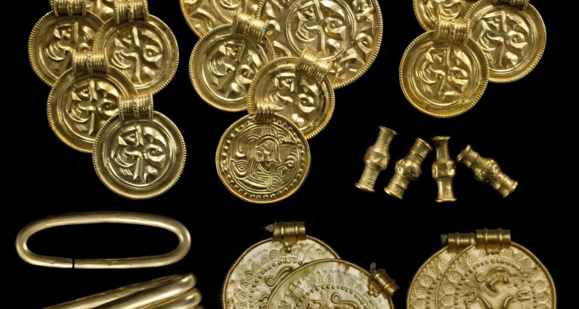 Skatt, Gull | Denne ukjente skatten ble funnet i Høland og er et av tidenes største