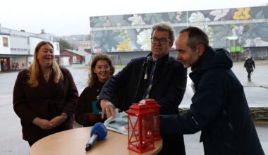Borgelig enighet om ny skoleplan i Oslo. F. v. Julianne Ofstad (Frp), Anna Dåsnes (V), Bjørgulv Vinje Borgundvaag (H) og Øyvind Håbrekke (KrF) på Trosterud skole.
