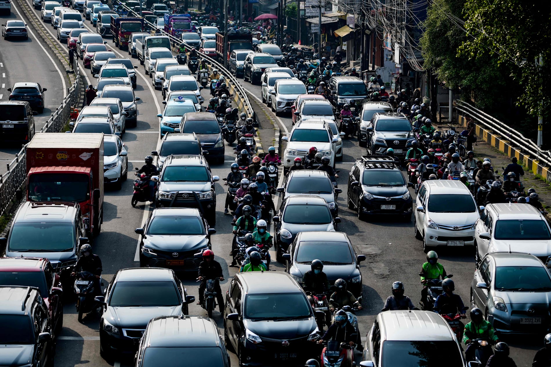 Millioner reiser hver dag fra forsteder og satellittbyer inn til sentrum, etter at FN har utvidet definisjonen av byområdet.