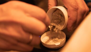 Han hjelper mennesker med psykedelisk terapi