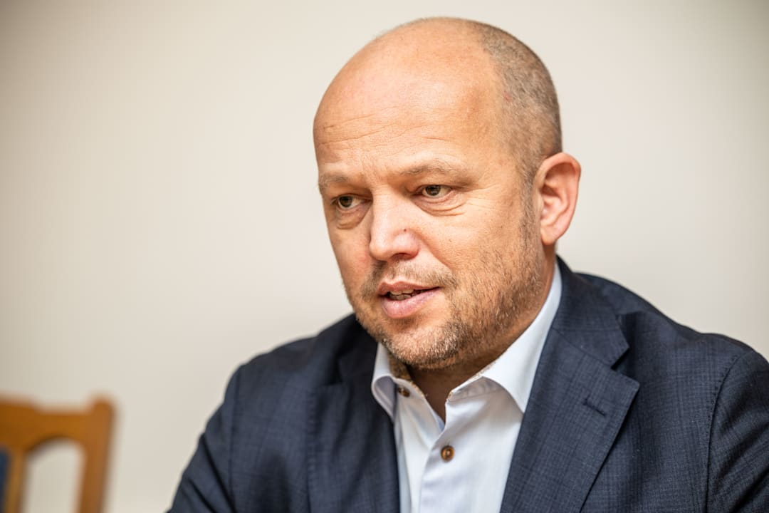 Trygve Slagsvold Vedum sier det er mindre aktuelt med Høyre-samarbeid på grunn av ny ledertrio